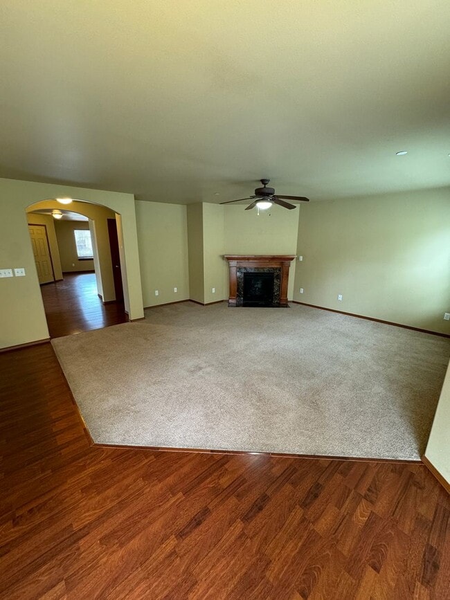 Building Photo - 1190 Swan Loop
