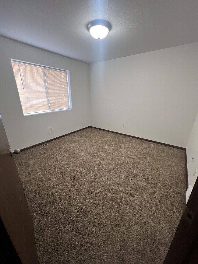 Building Photo - 3314 8th St W