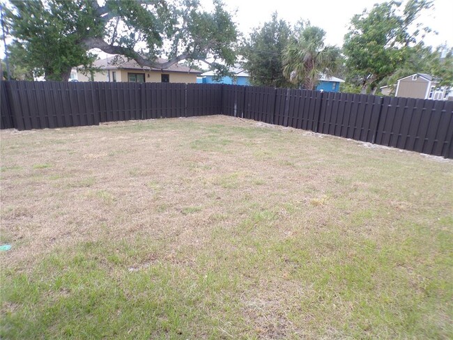 Building Photo - 2989 Pinetree St