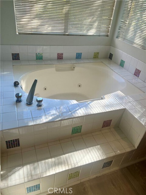 Building Photo - 5018 Evanwood Ave