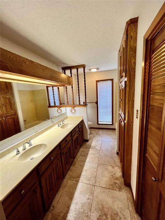 Building Photo - Prestigious Linwood Acres / .44 acres / Rockdale, TX / Swimming Pool