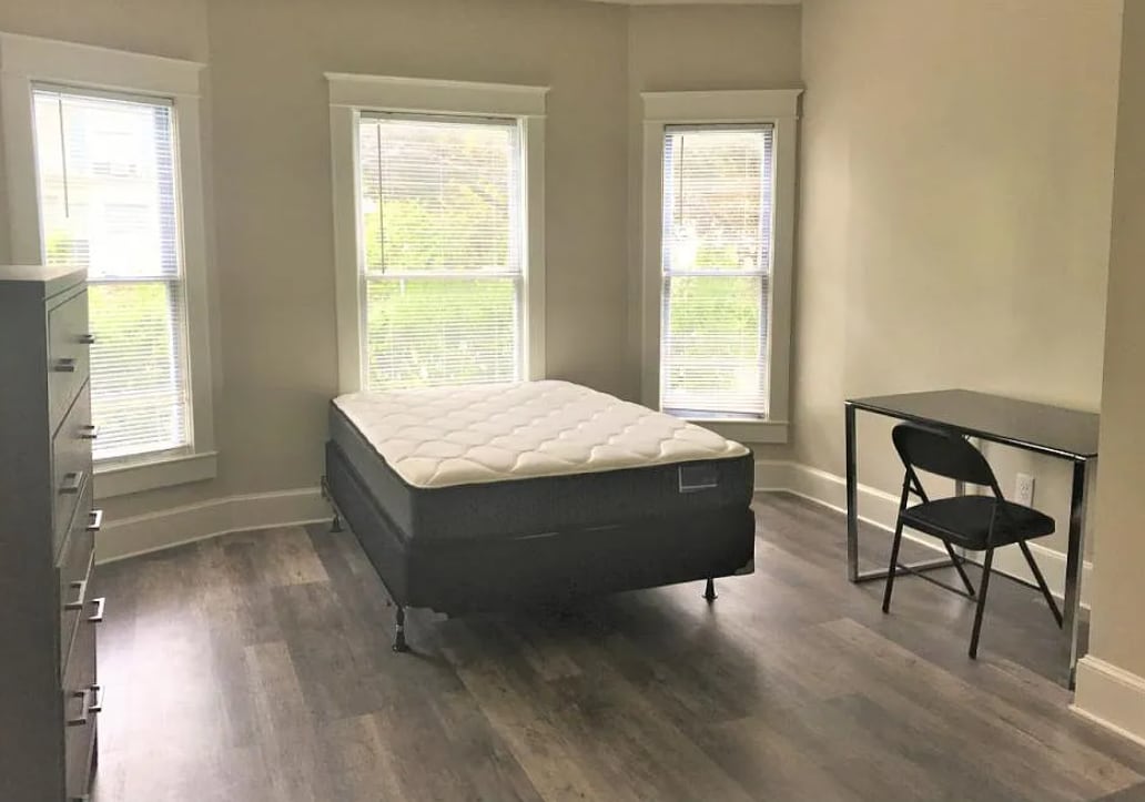 Building Photo - 35 Oak St