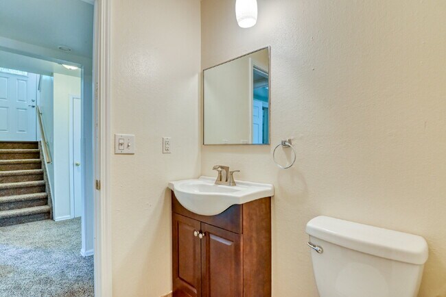 Building Photo - Fantastic Home In Village Seven For Rent