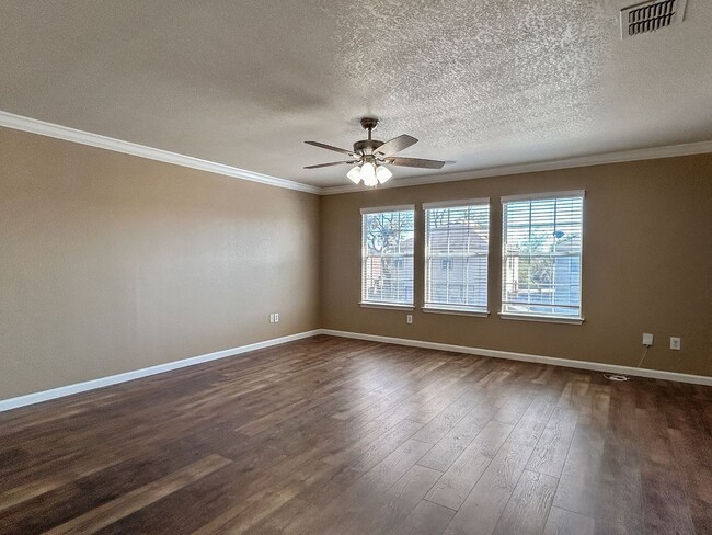 Building Photo - Spacious 4-Bedroom Home Near 1604 & Hwy 90