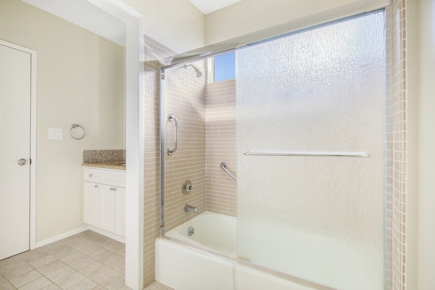 Building Photo - 1020 19th St