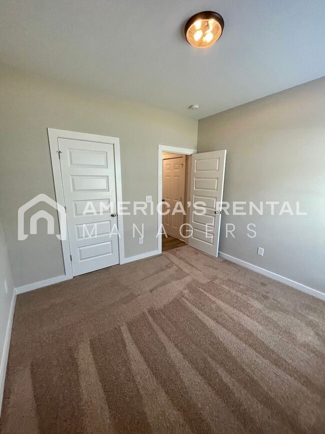 Building Photo - 459 Troubadour Ln