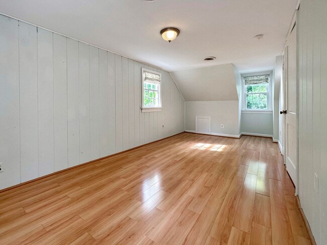 Building Photo - Fabulous Cape Cod in the West End!!  *MOVE...