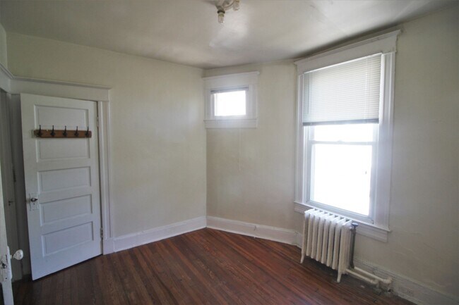 Building Photo - 2026/2027 JHU Off-campus housing for 2019 5bd/2ba w/ W/D! Available 6/15/26