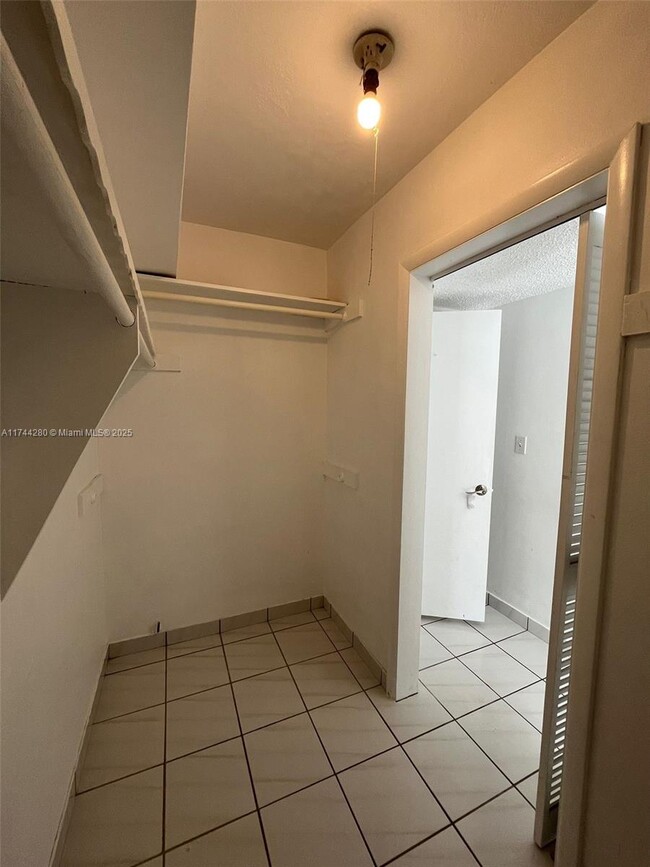 Building Photo - 20415 Highland Lakes Blvd
