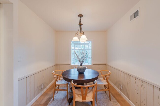 Building Photo - Beautiful Tarzana Rental!