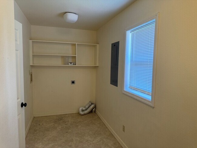 Building Photo - 201 Grandview Way
