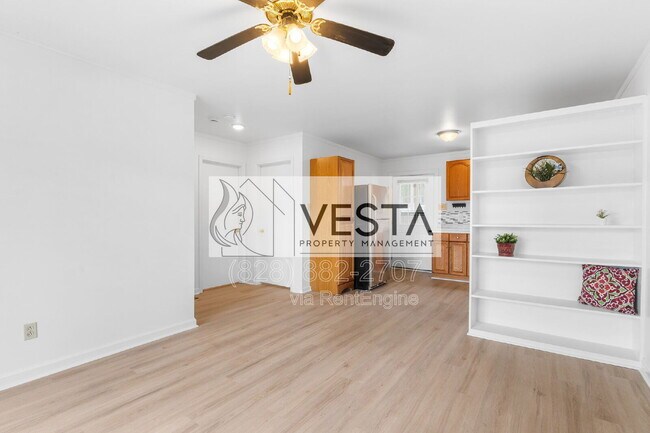 Building Photo - 4 Katra Ln