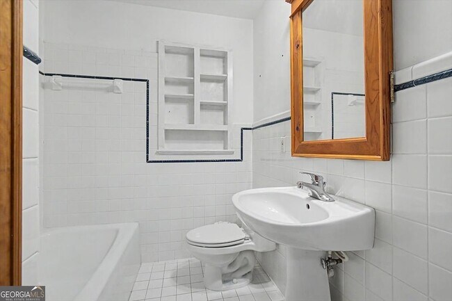 Building Photo - 269 W Hermitage Rd NE