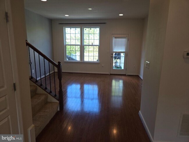 Building Photo - 8232 Heritage Crossing Ct