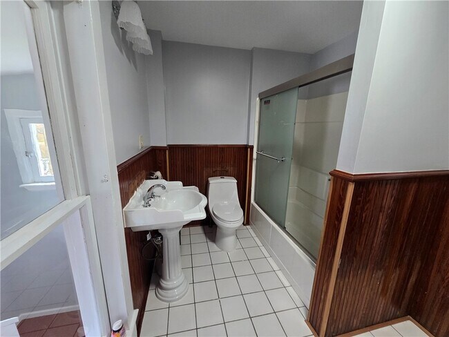 Building Photo - 41 Maple St