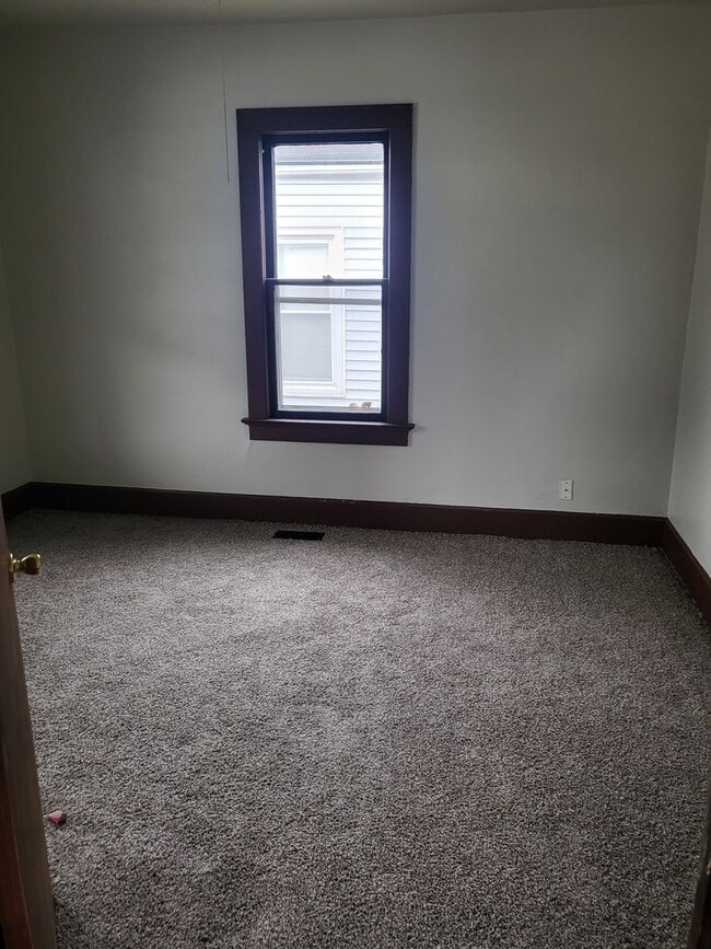 Building Photo - 2 Bed/1Bath house