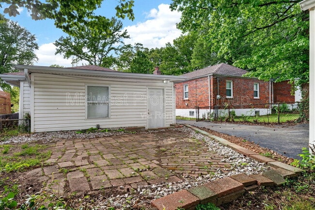 Building Photo - 2352 Rockdale Ave