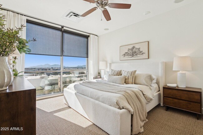 Building Photo - 15215 N Kierland Blvd