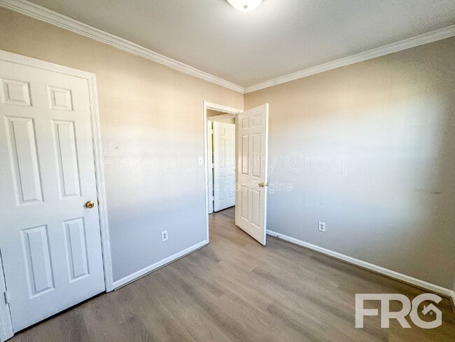 Building Photo - 2700 Thackery Rd