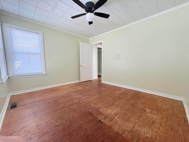 Building Photo - 3022 Livingston Rd