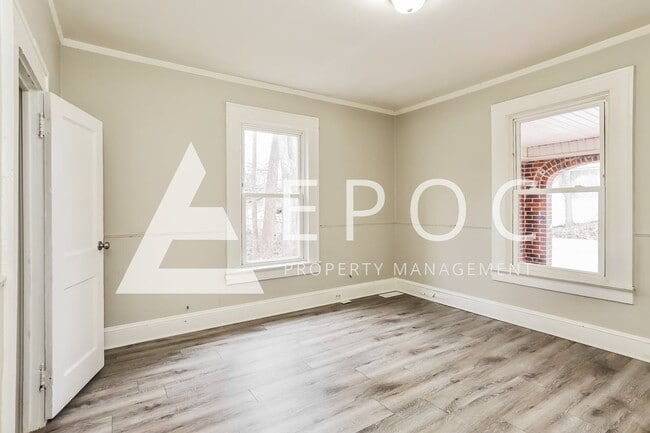 Building Photo - 515 Mentor St