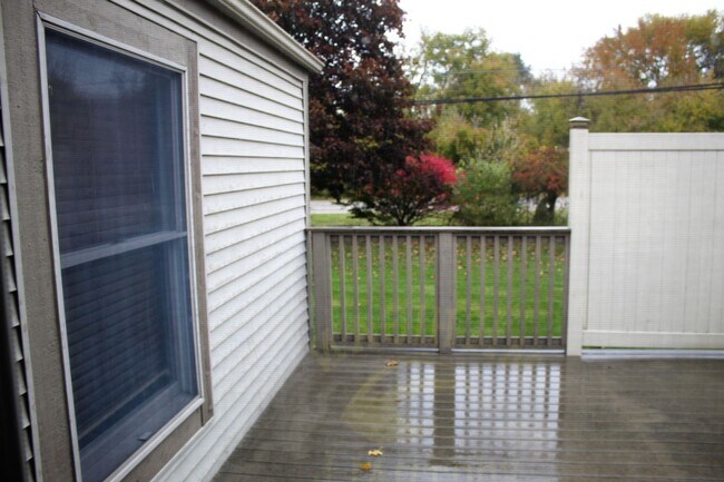 Building Photo - Available Now!- 2 Bedroom Condo In Davison