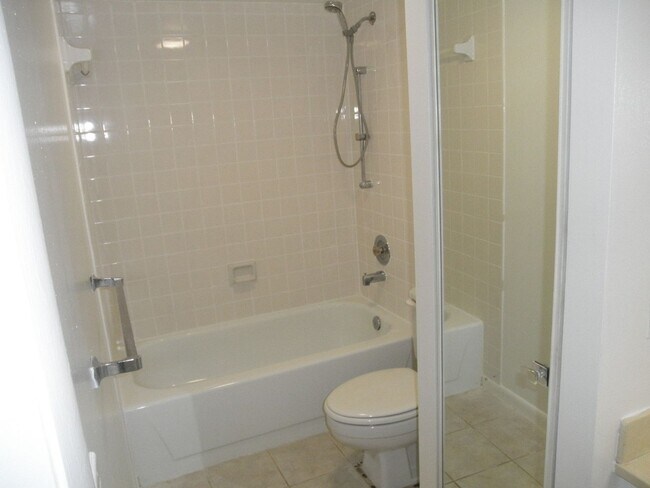 Building Photo - Village of Sandalwood Lakes