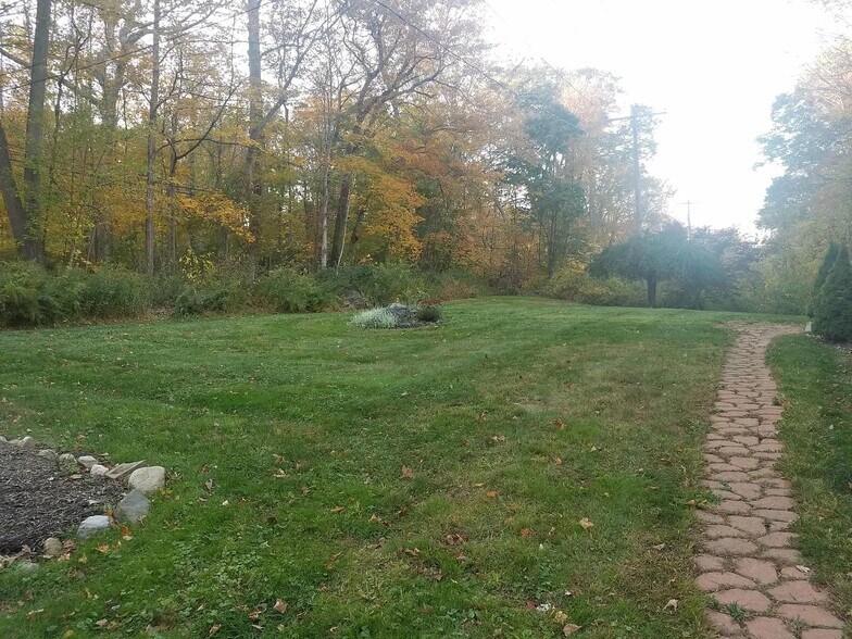 Building Photo - 120 Young St