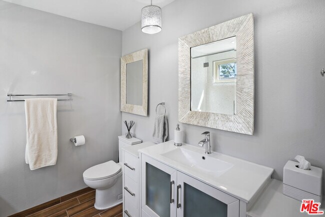 Building Photo - 6505 Dume Dr