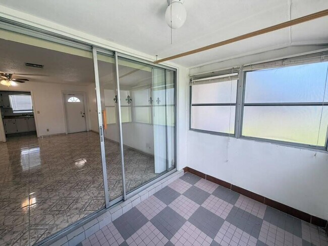 Building Photo - 2727 Dudley Dr W