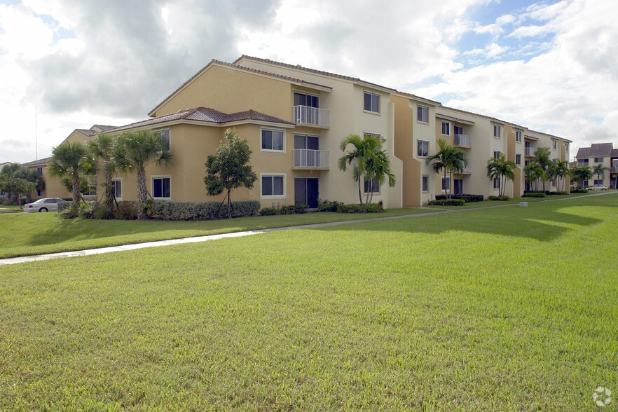 Primary Photo - Ernie Martin Villas