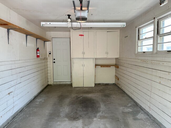 Garage (single car) - 5819 Blueridge St