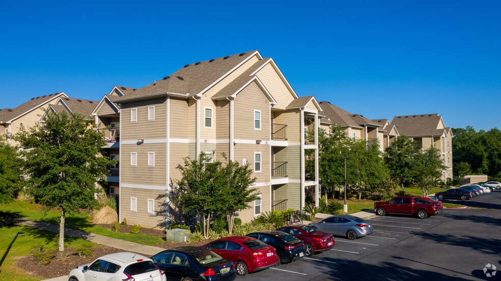 Campus Quarters 112 S University Blvd Mobile AL 36608 Apartment Finder