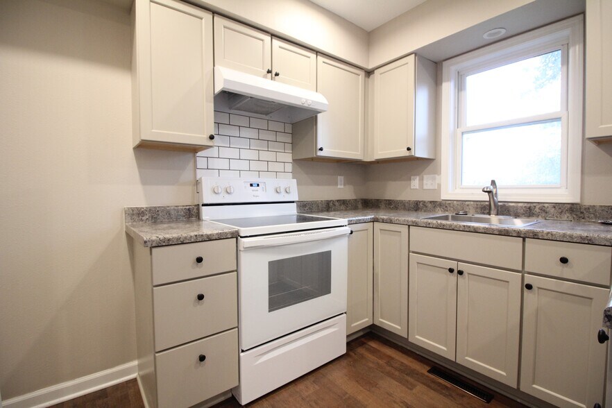 Building Photo - 4926 Madison Ave