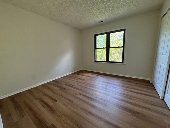Building Photo - TWO BEDROOM TOWNHOME