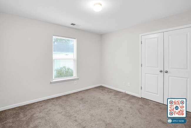 Building Photo - MOVE IN SPECIAL - $500 OFF