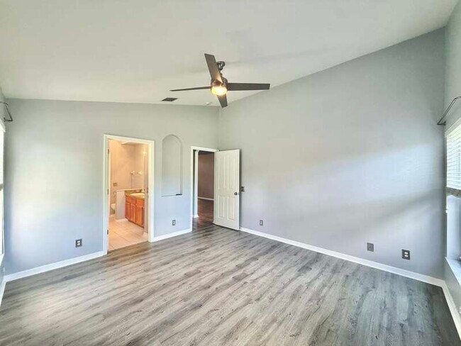 Building Photo - 838 Addison Dr NE