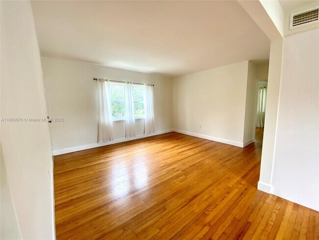 Building Photo - 5450 SW 76th St