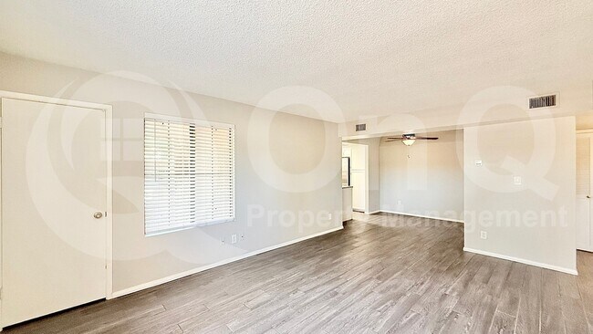 Building Photo - 925 N College Ave