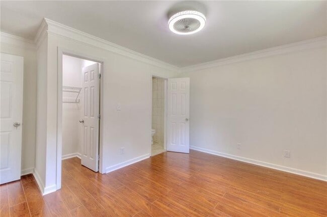 Building Photo - 3946 Green Oak Dr