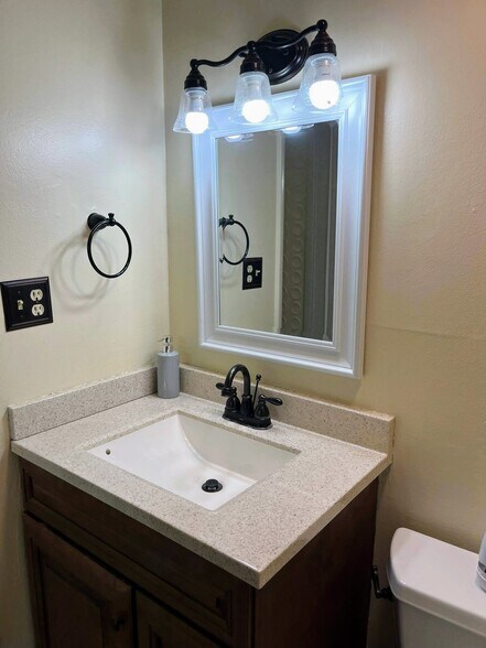 Building Photo - 5260 Crossbow Cir