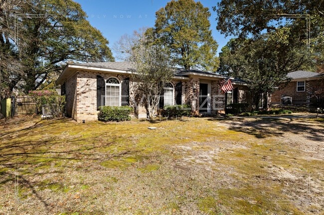 Building Photo - Immaculate 3BR / 2BA Home in Carriage Hills