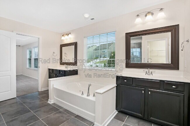 Building Photo - 127 Blossom Ridge Dr