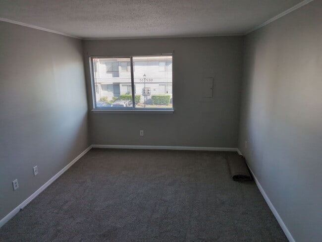 Building Photo - 526 Glenn Regis Way