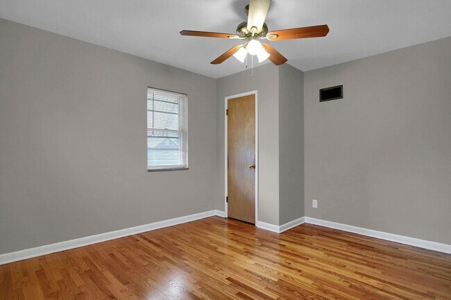 Building Photo - Living on Fyler is so Hawt Right Now