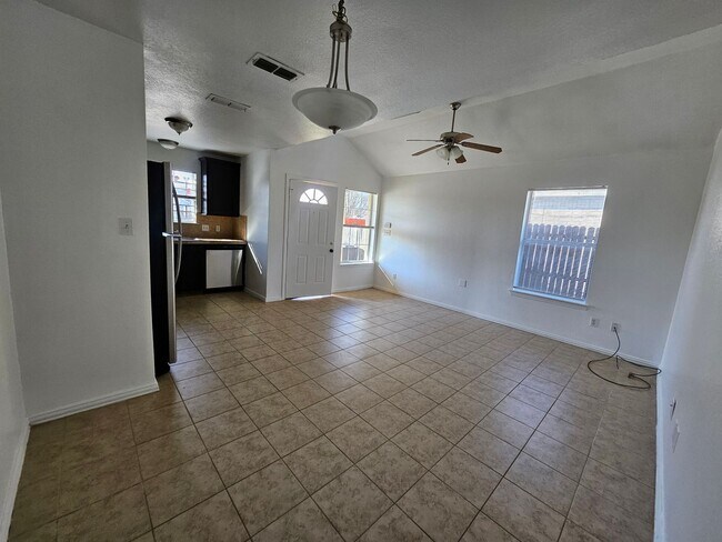 Building Photo - 3108 Lincoln Ave