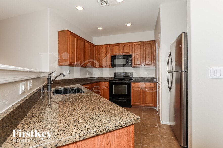 Building Photo - 4954 E Odessa Dr