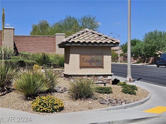 Building Photo - 7445 Calzado Dr