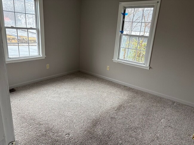 Building Photo - 2 bedroom, 1 bathroom home available in Winston-Salem!