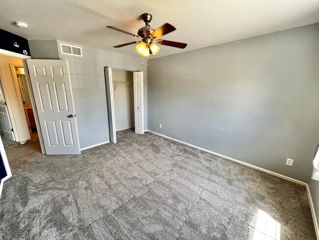 Building Photo - Beautiful 3 bed 2.5 Bath Home in East Loveland, CO!